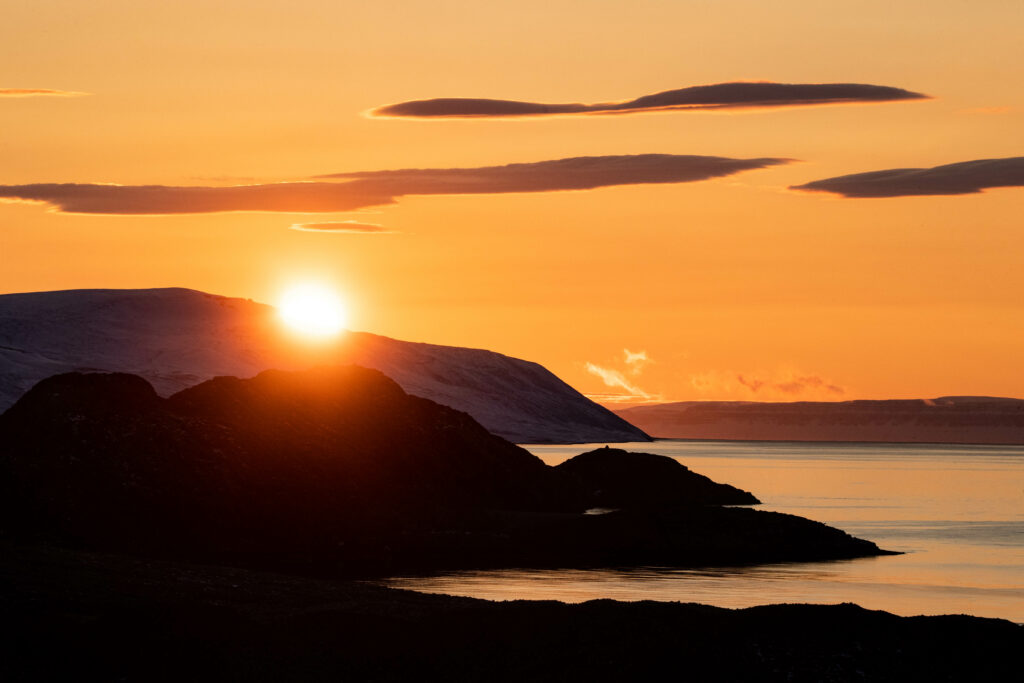 Living Under the Midnight Sun in the Arctic - Science World