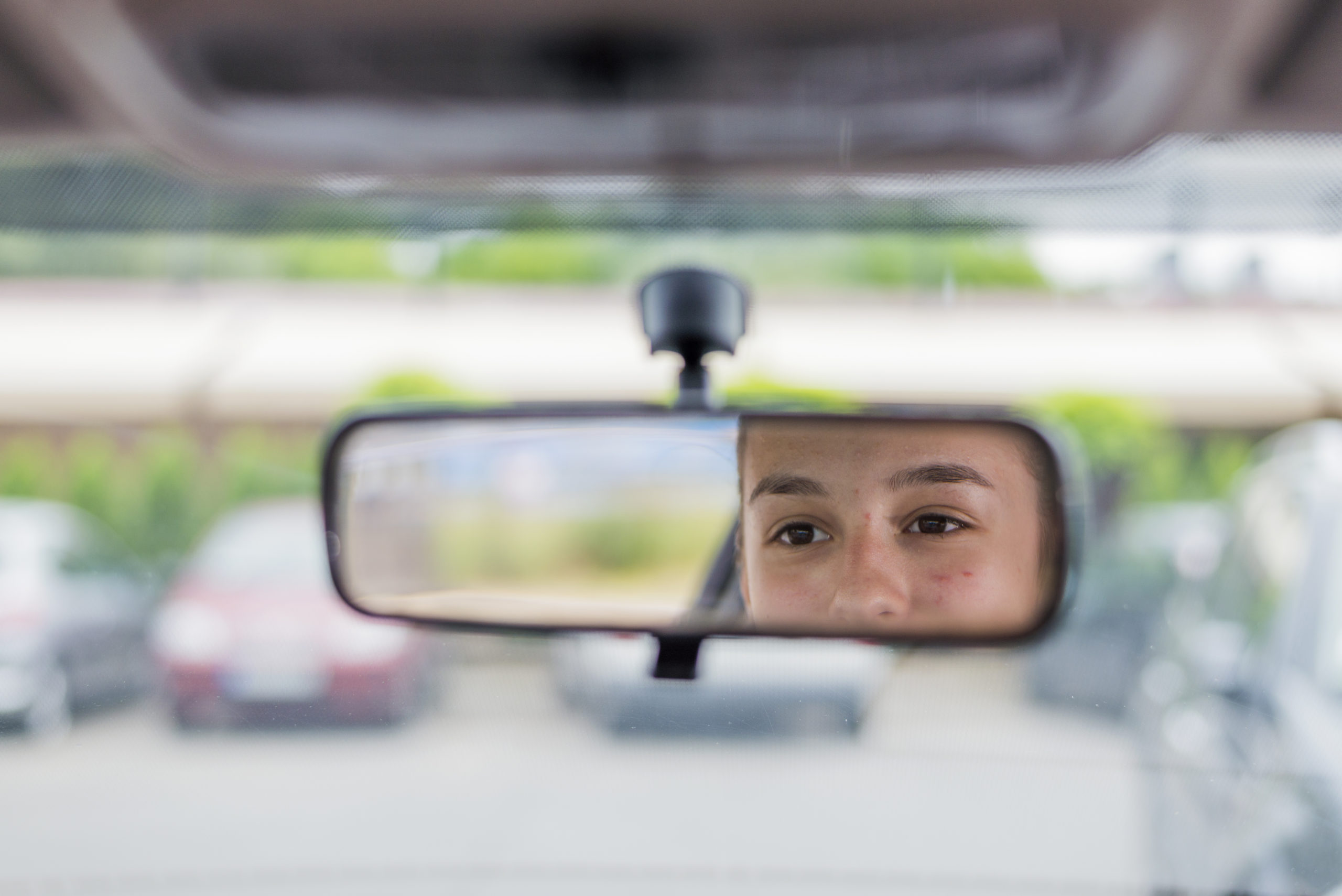 How does the rearview mirror antiglare work? - Science World